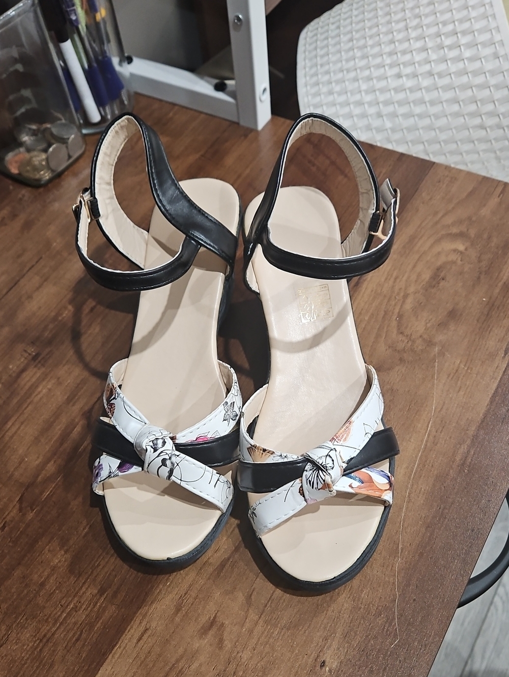 Women’s Black and White Floral Knot Strap Sandals